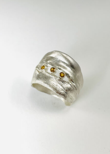 Mitsuro hikime  ring with faceted citrines